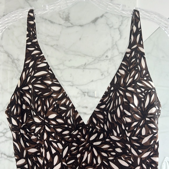 Beautiful Millie brown and white wiggle dress - Picture 2 of 11